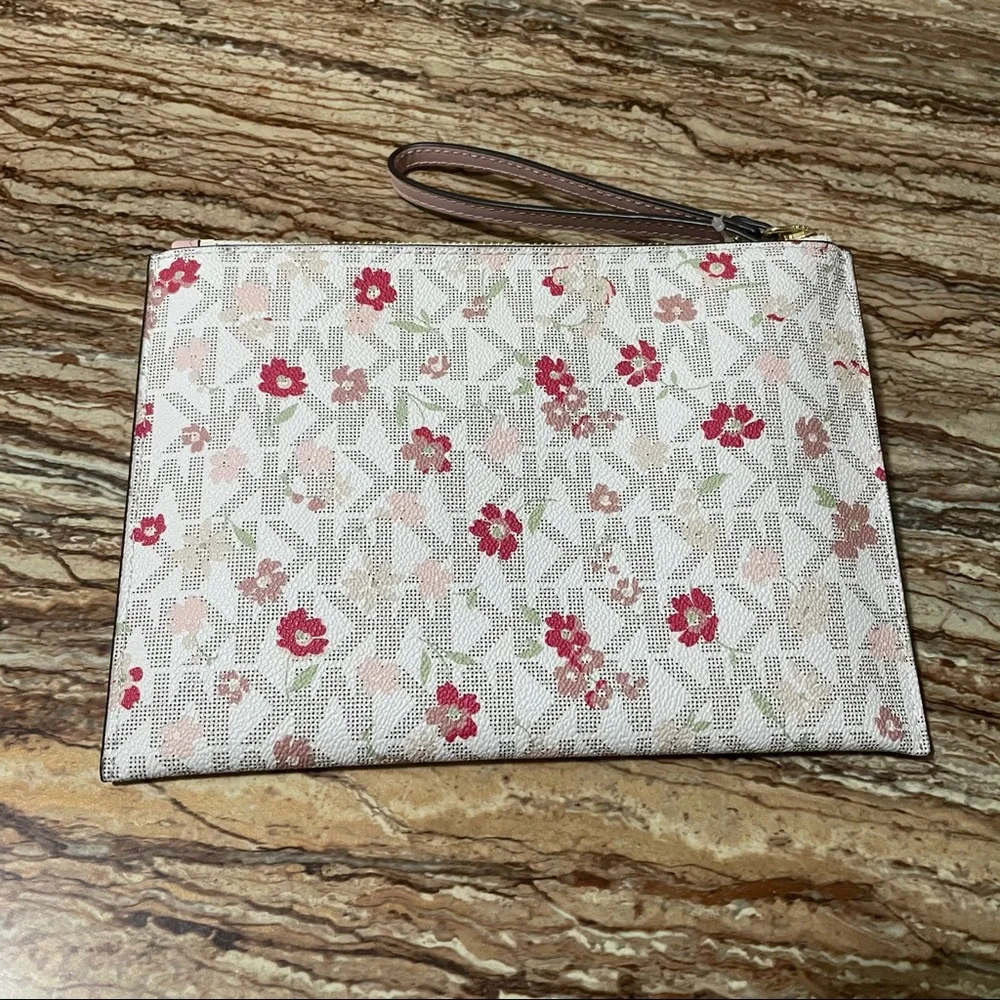 Michael Kors - Picture 3 of 4